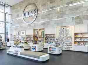 Vernieuwde entreehal en shop Museum MORE Eva Broekema